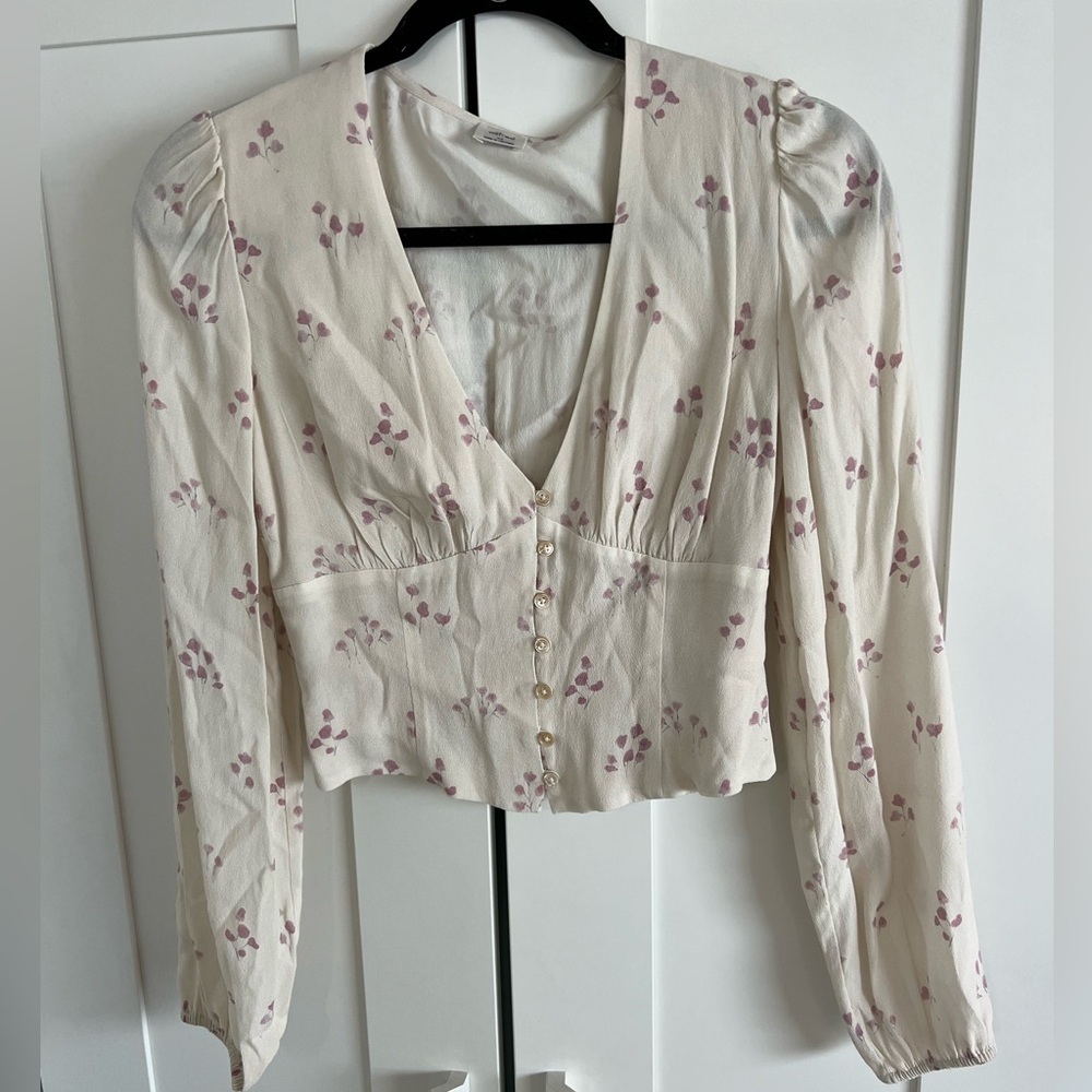 Pretty Aritzia Flower White Long Sleeve Blouse